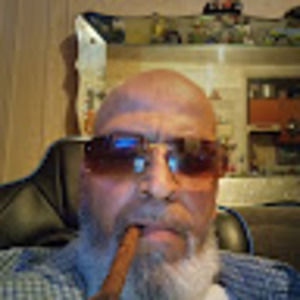 Meet your Posher, Efrain